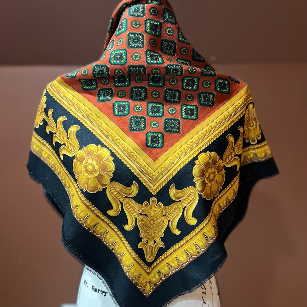 Beautiful Vintage Scarf,size 34x34 inches